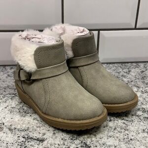 Blowfish Malibu Kids 9 Chipster-T Boots Taupe Faux Fur Buckle Strap Boho Winter